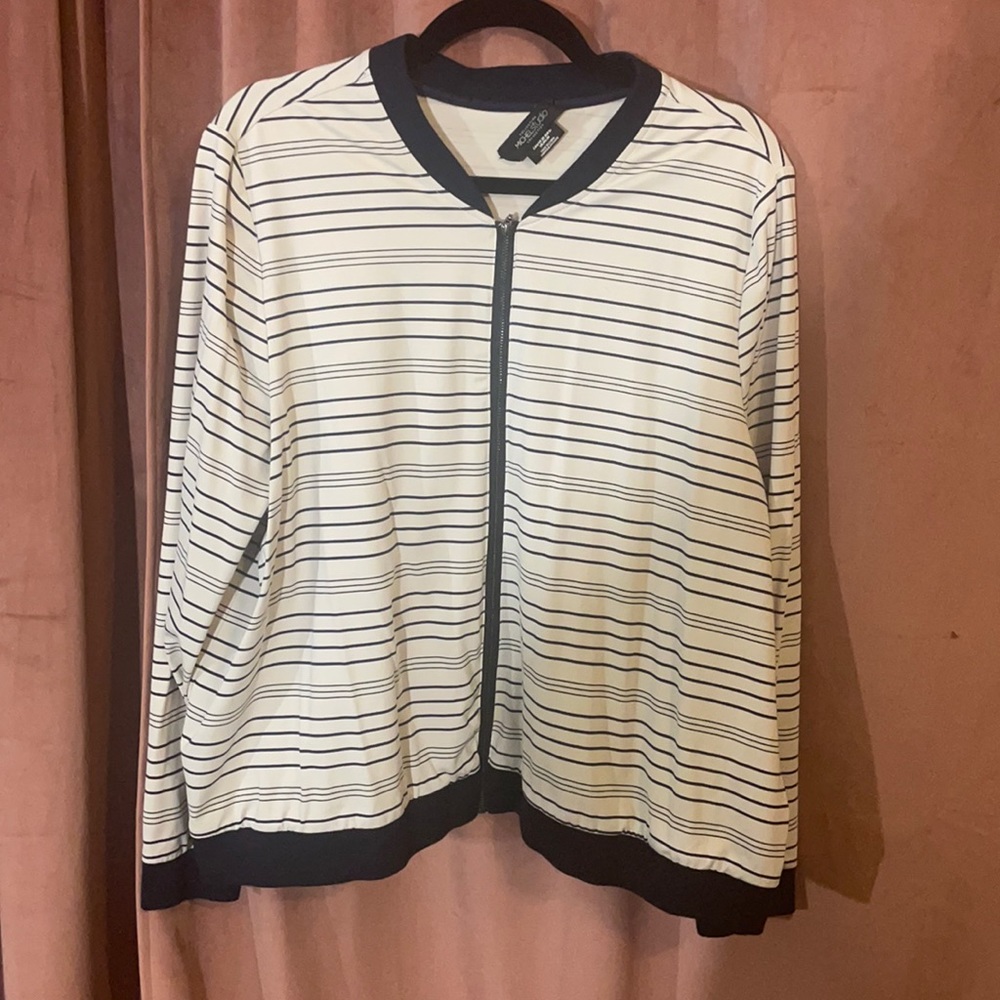 MICHEL Studio Women's Zip Up Jacket. Size 20